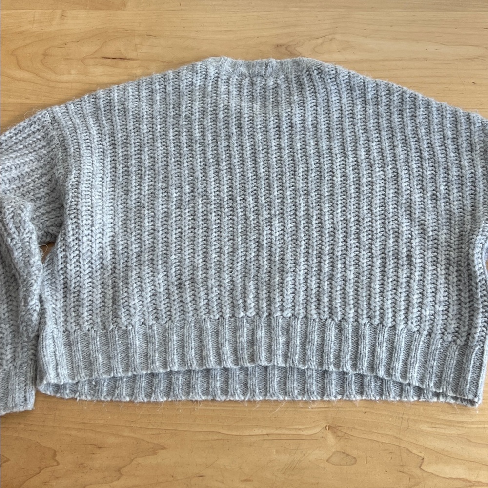 American Eagle Outfitters Light Gray Crew Neck Sweater - Picture 6 of 6